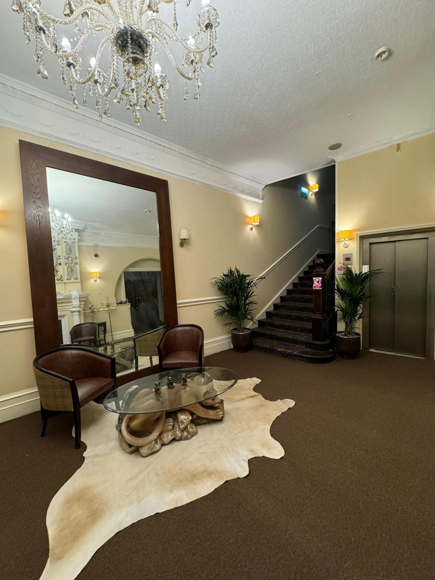 H & G Hotel Opposite Windsor Castle ภายนอก รูปภาพ