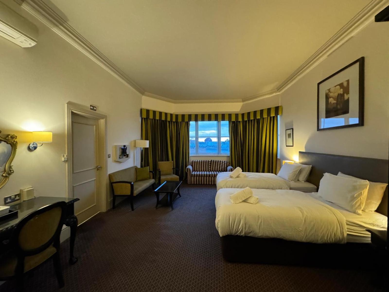 H & G Hotel Opposite Windsor Castle ภายนอก รูปภาพ