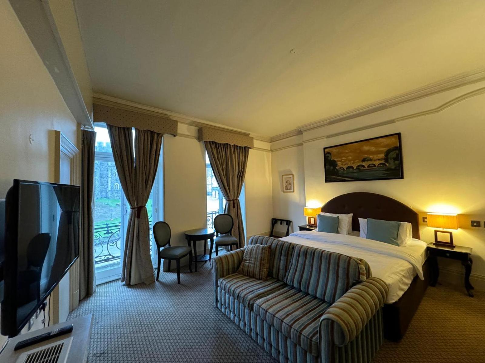 H & G Hotel Opposite Windsor Castle ภายนอก รูปภาพ