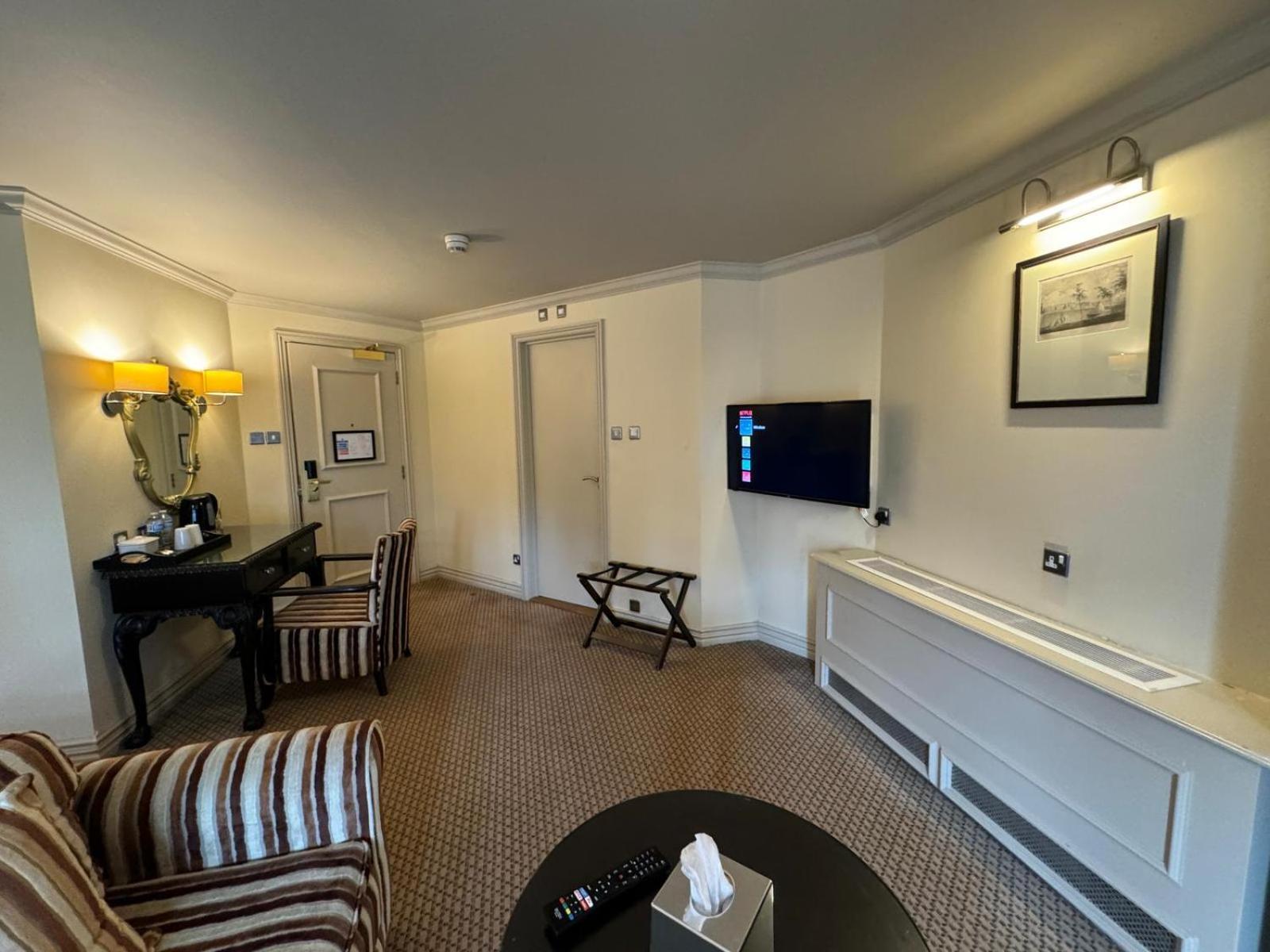 H & G Hotel Opposite Windsor Castle ภายนอก รูปภาพ