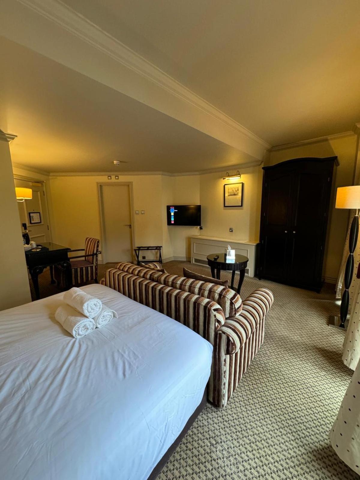 H & G Hotel Opposite Windsor Castle ภายนอก รูปภาพ